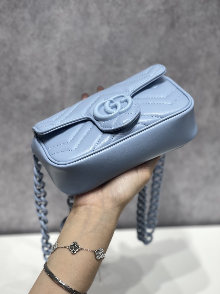 Gucci  size 16.5*5*10