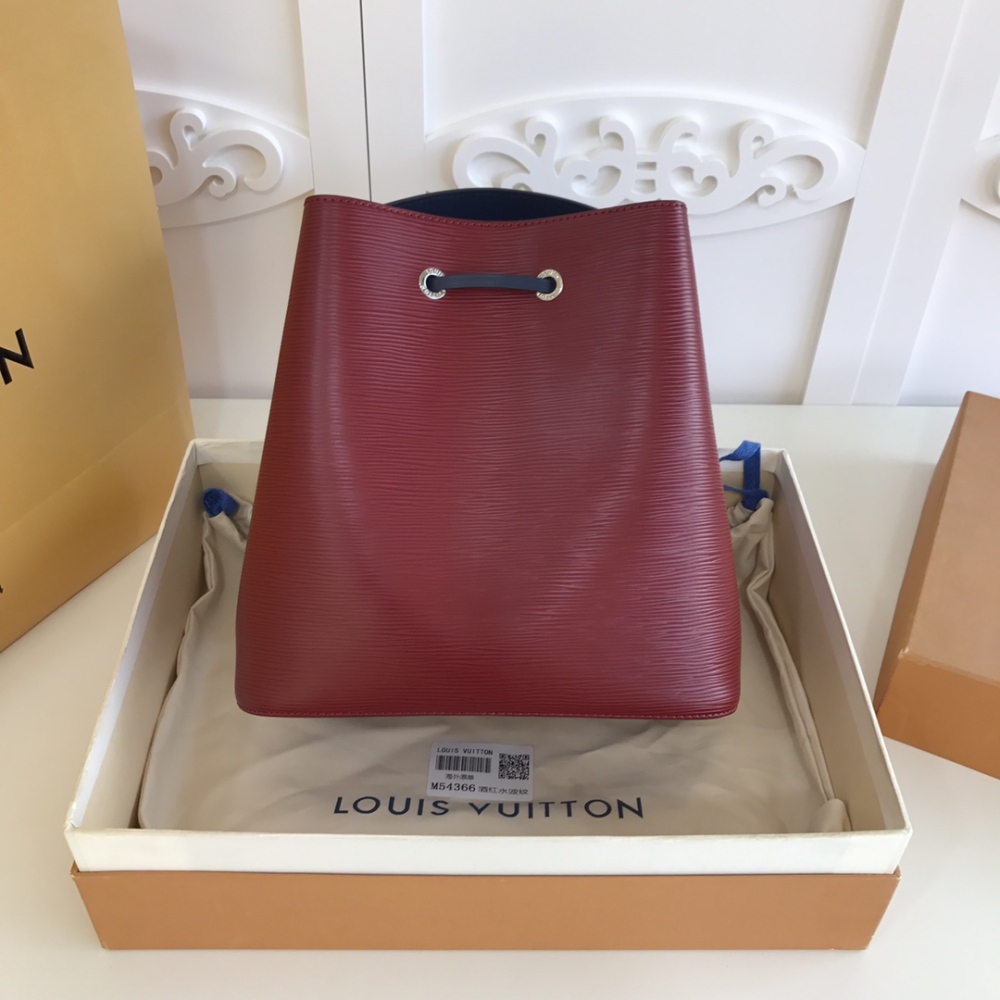 LV Bucket Bags  size 26.0 x 26.0 x 17.5