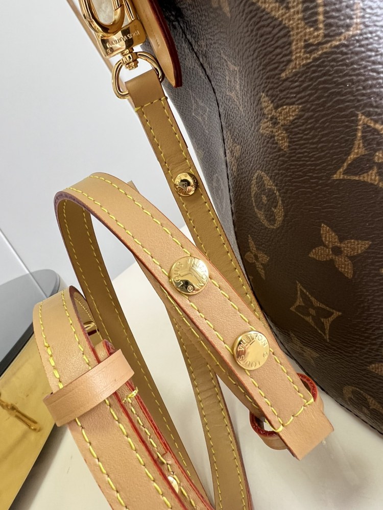LV Da mi er Azur cm  size 20 x 20 x 13