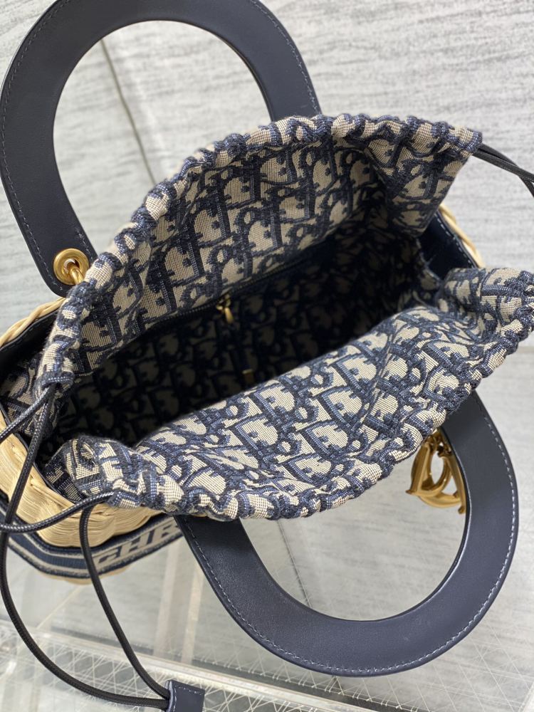 wicker Dior bucket size