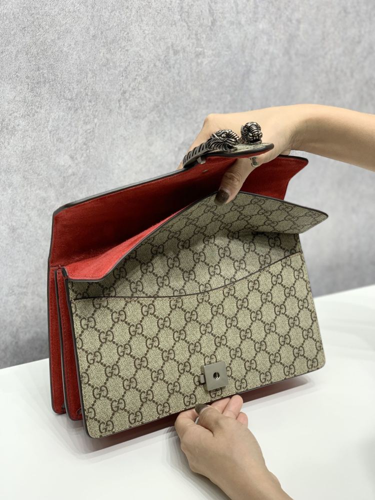 Gucci  size 28*18*9