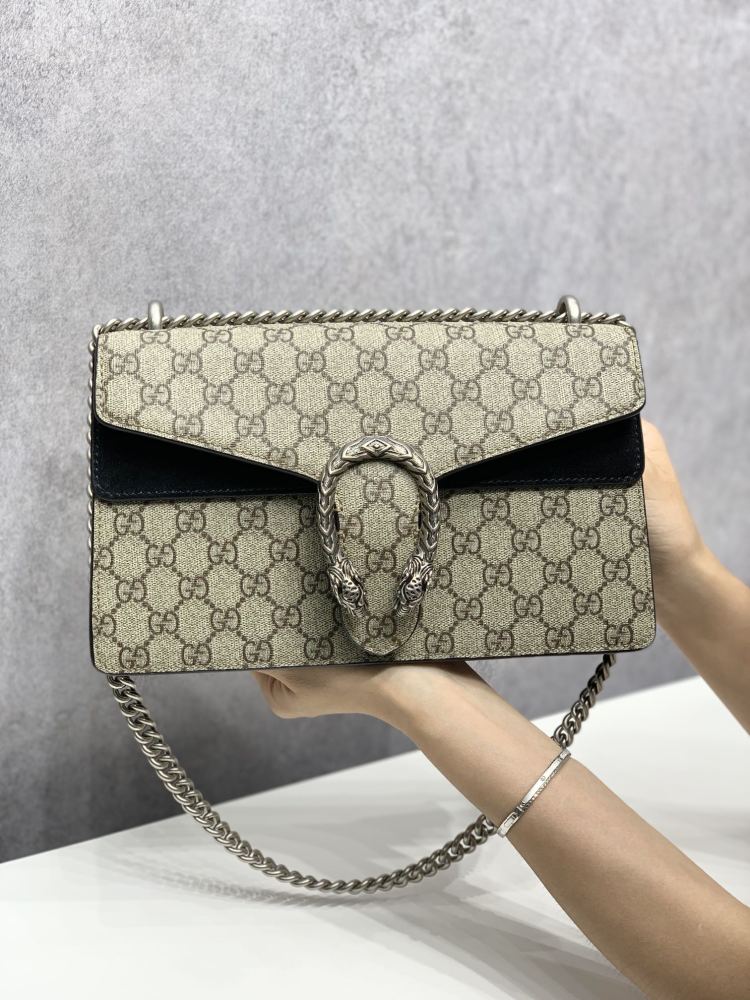 Gucci  size 28*18*9