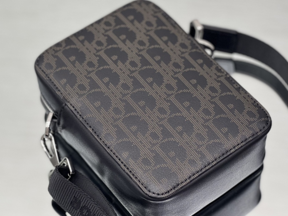Dior manbag