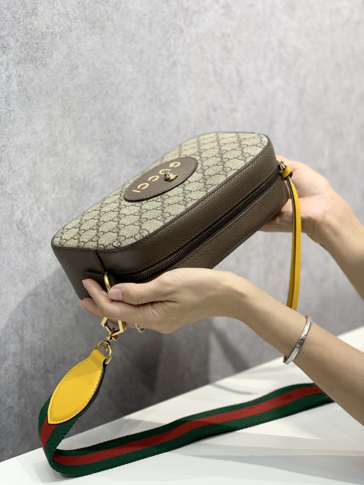 Gucci GG Supreme  size 24*15*7.5