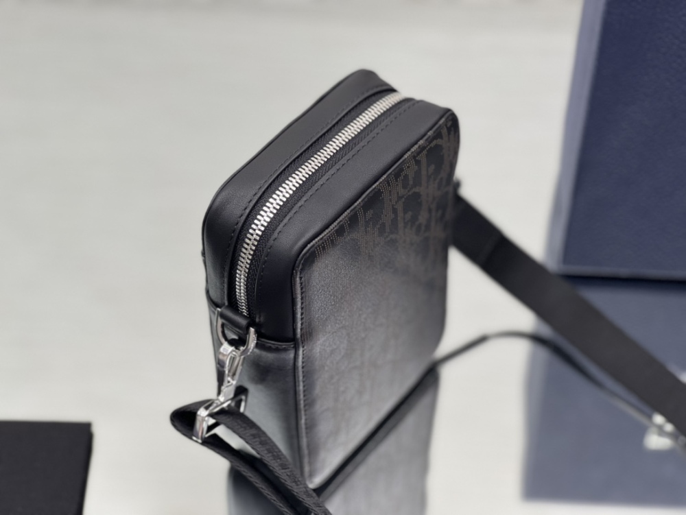 Dior manbag