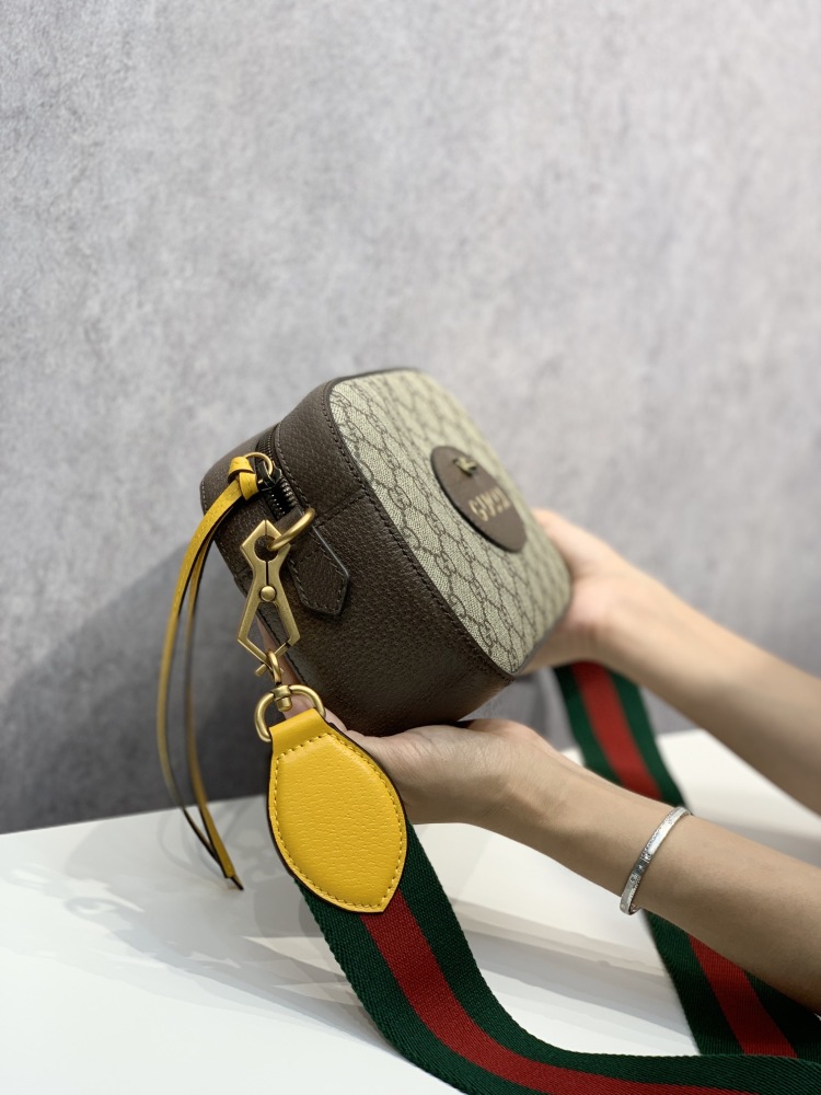 Gucci GG Supreme  size 24*15*7.5