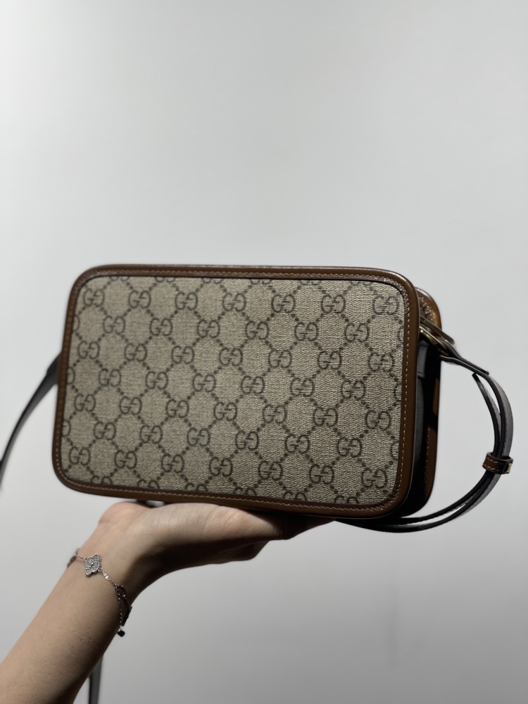 Gucci GG  size 22.5x14x7