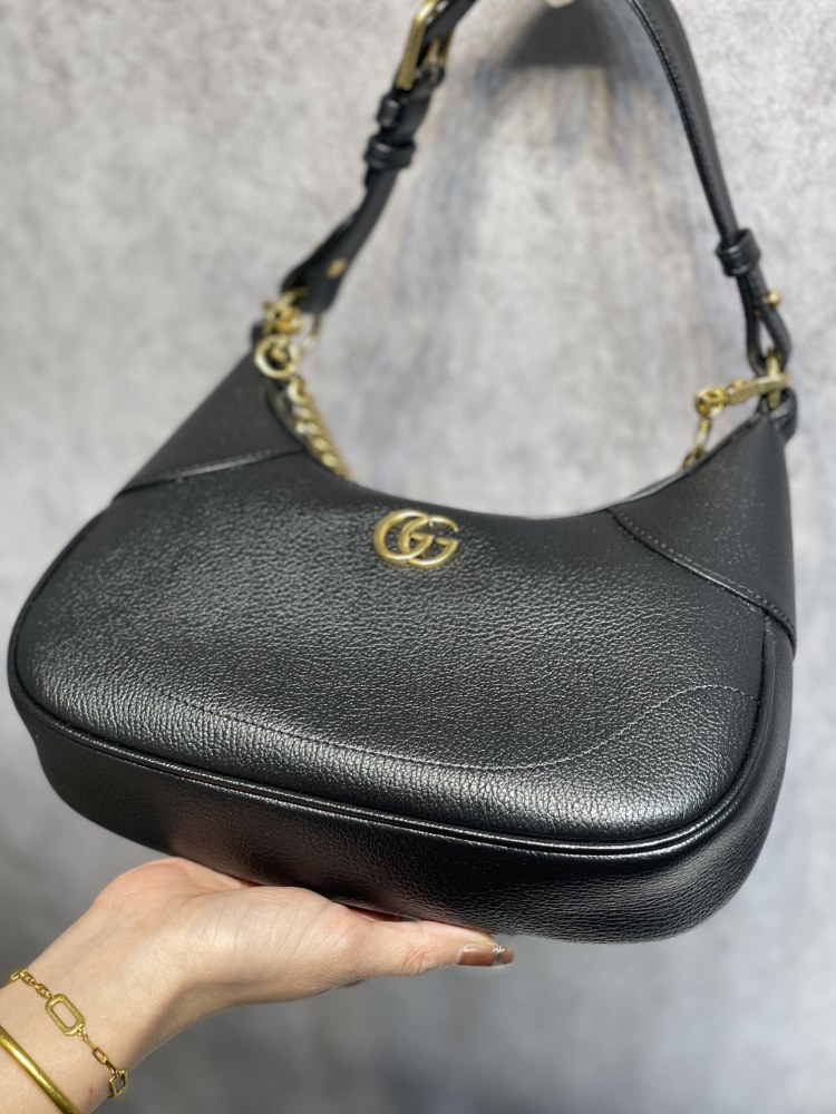 Gucci  size 25*19*7
