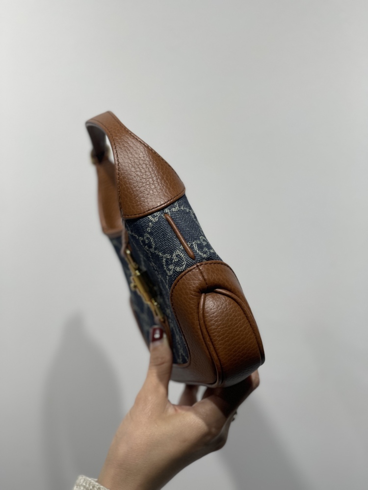 Gucci GG  size 19x13x3