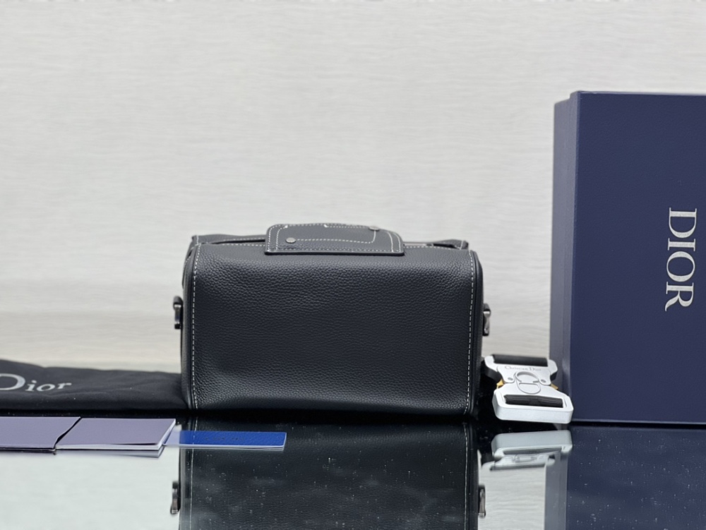 Dior man's Black Lingot 26