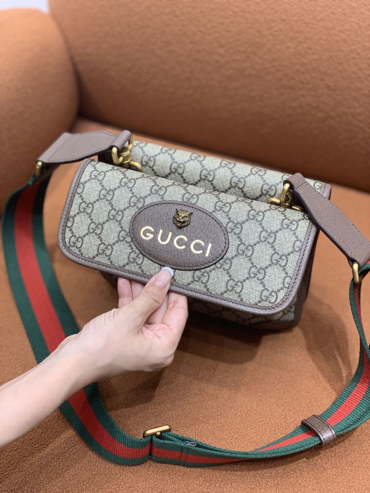 Gucci  size 22x16.5x4