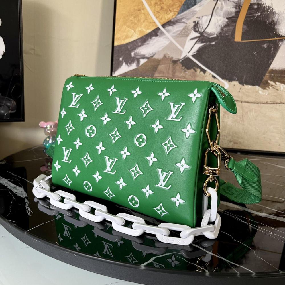 LV  Coussin M20760