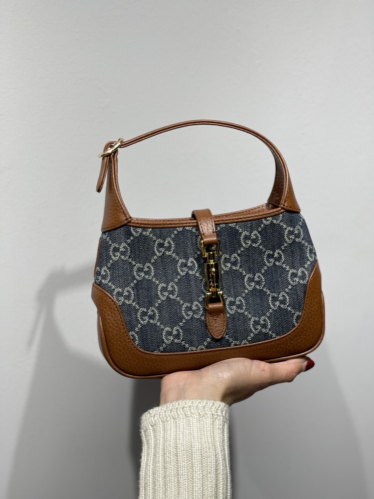 Gucci GG  size 19x13x3