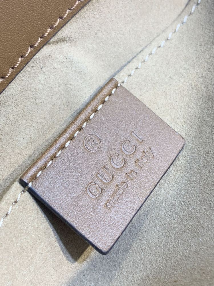Gucci  size 26*18*10
