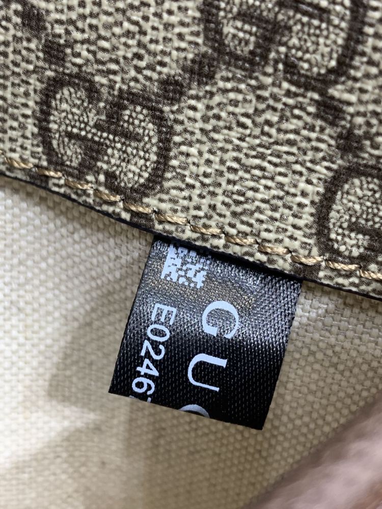 Gucci  size 20*13*2.5
