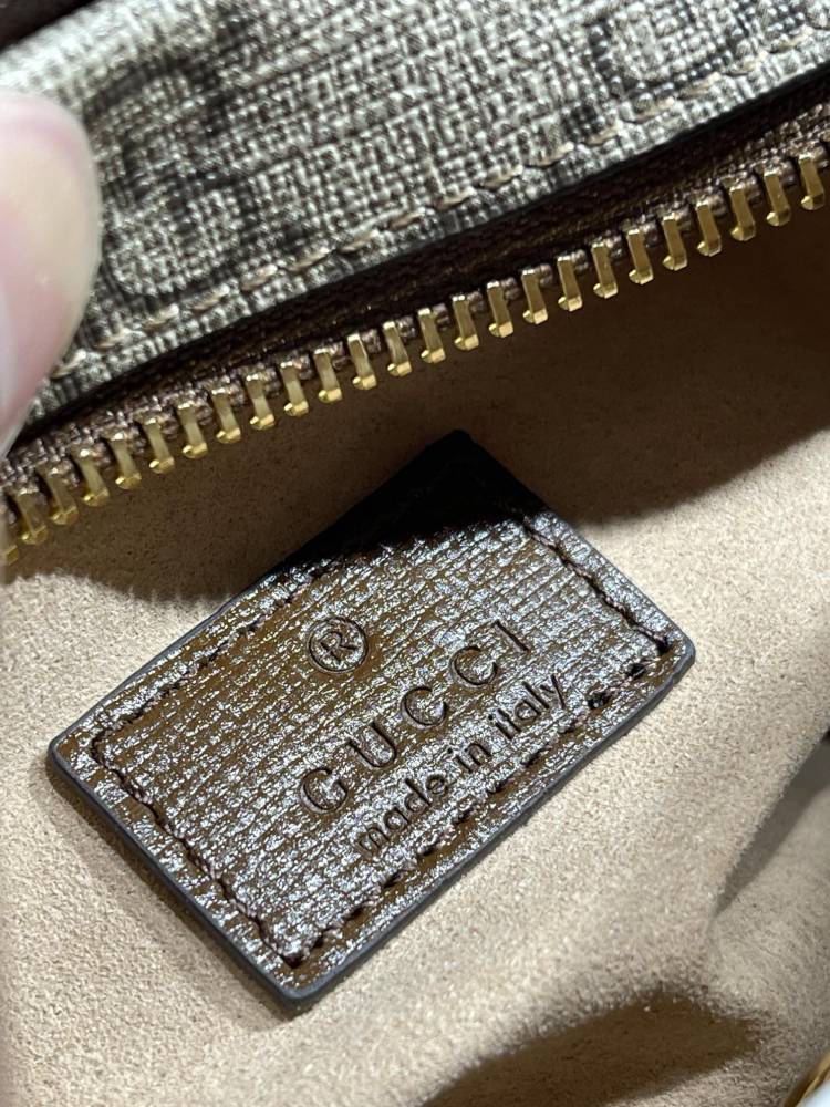 Gucci GG  size 22.5x14x7