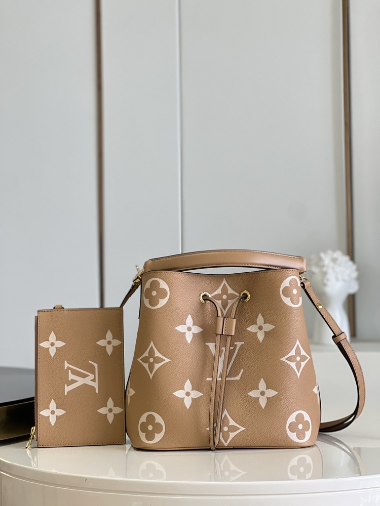 LV Monogram Empreinte Bucket Bags  size 26.0 x 26.0 x 17.5