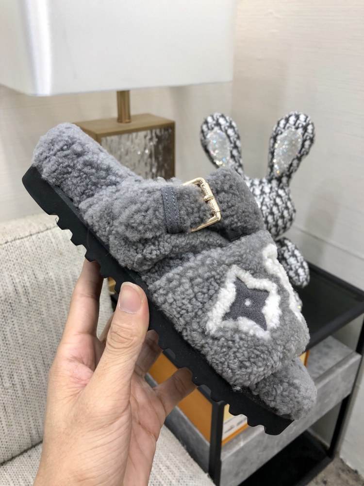 LV slippers lvu SIZE  lv毛拖