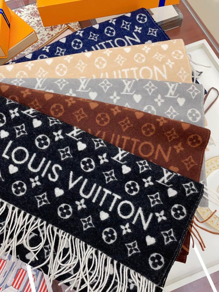 LV Scarf