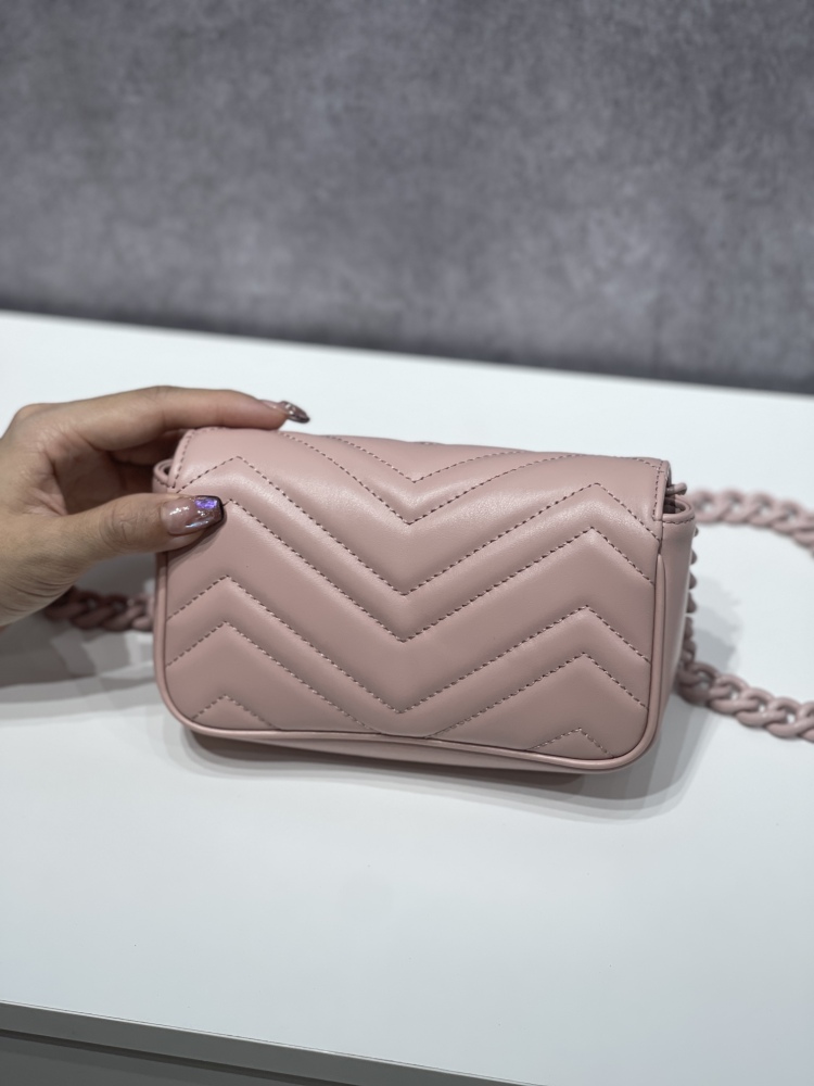 Gucci  size 16.5*5*10