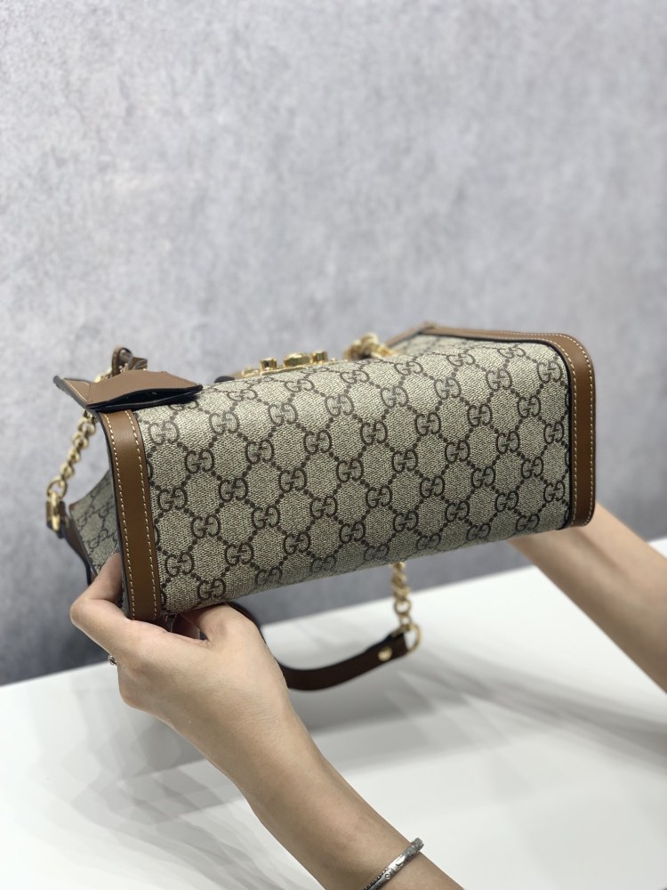 Gucci  size 26*18*10