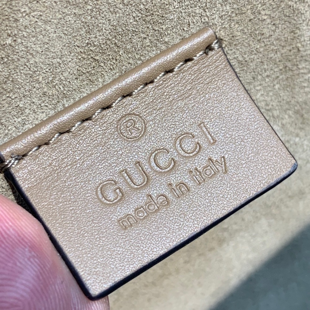 Gucci  size 25*14*8