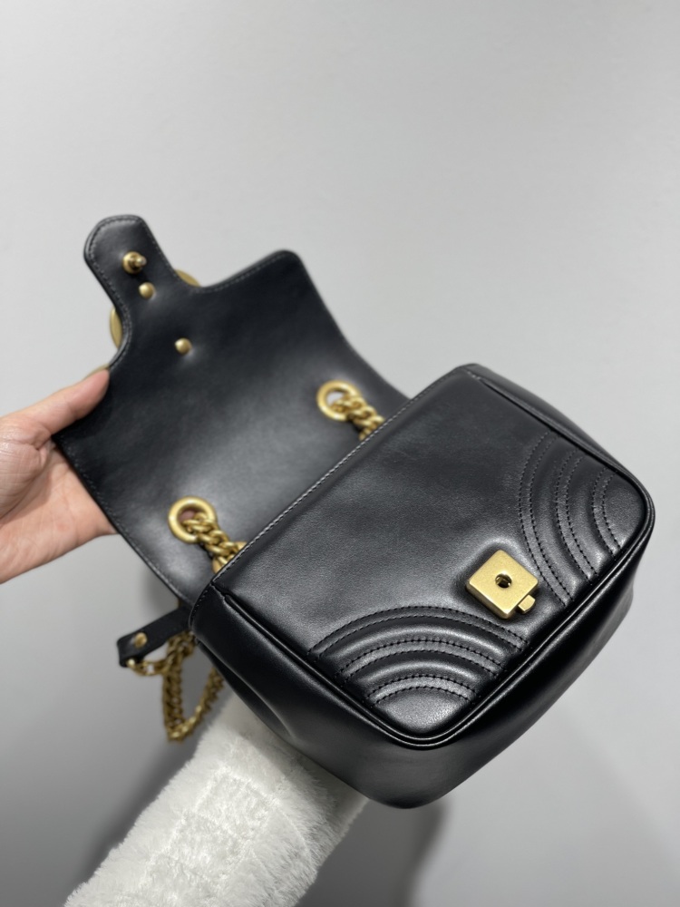 Gucci GG  size 18*15*8