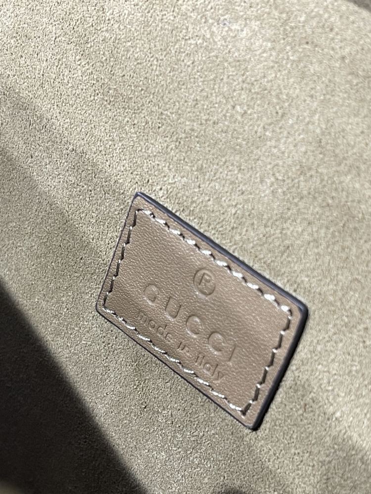 Gucci  size 24*15.5*10