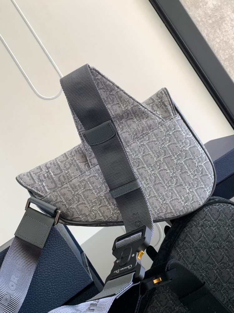 Dior man's Oblique saddle bag