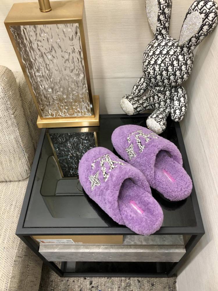 LV slippers lvu SIZE  lv毛拖