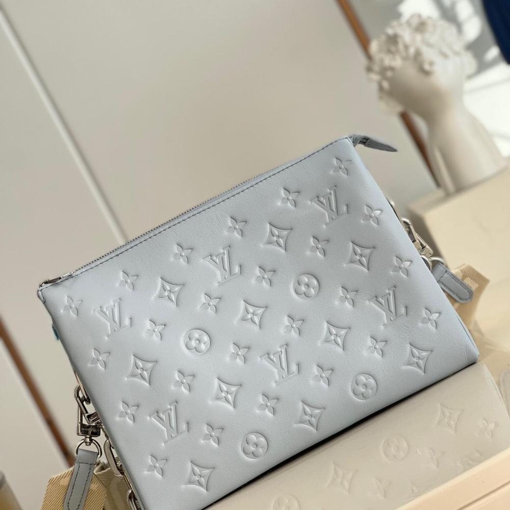LV  Coussin M57790