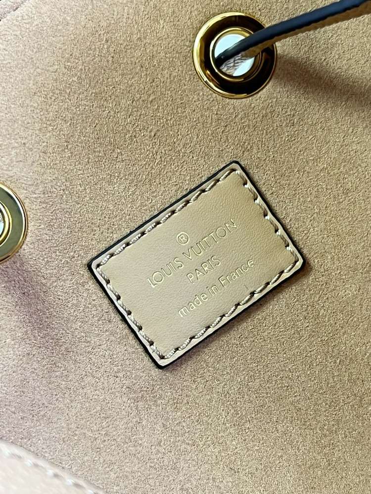 LV Monogram Empreinte cm  size 26.0 x 26.0 x 17.5
