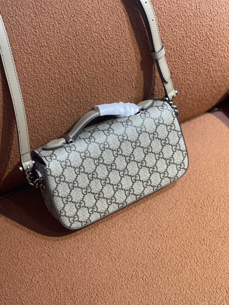 Gucci  size 21*10*5