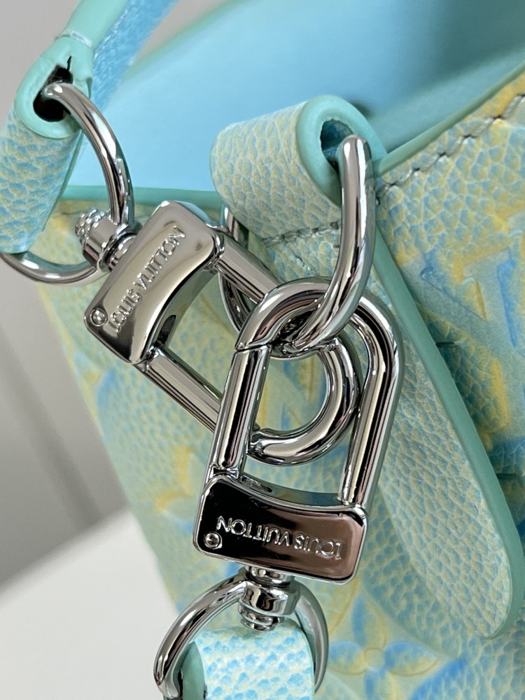 LV BB Monogram Empreinte Summer Stardust  size 20 x 20 x 13