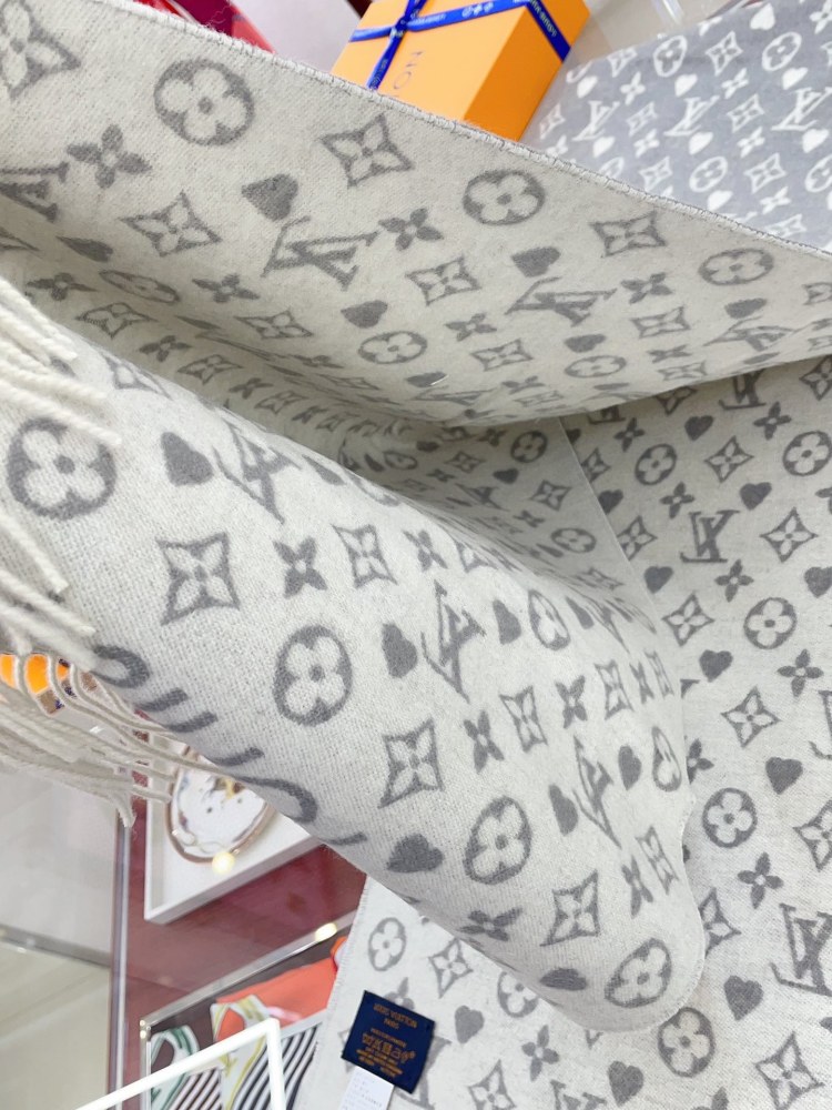 LV Scarf