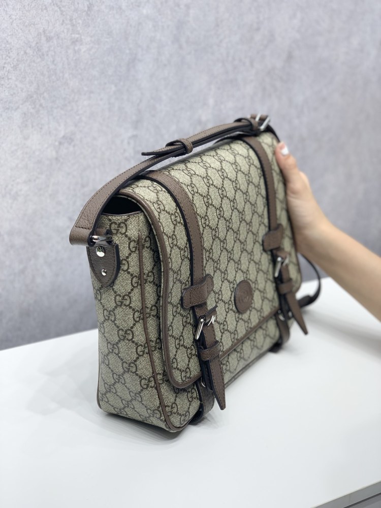 Gucci  size 28*20*8