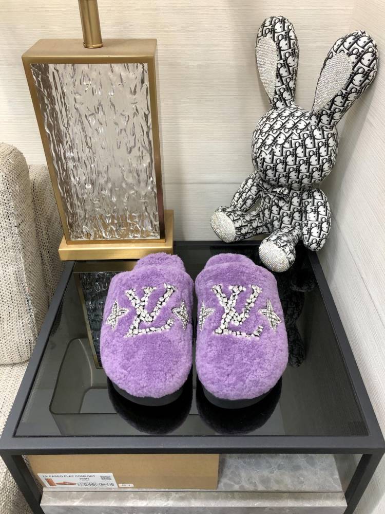 LV slippers lvu SIZE  lv毛拖