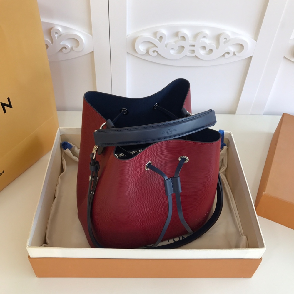 LV Bucket Bags  size 26.0 x 26.0 x 17.5