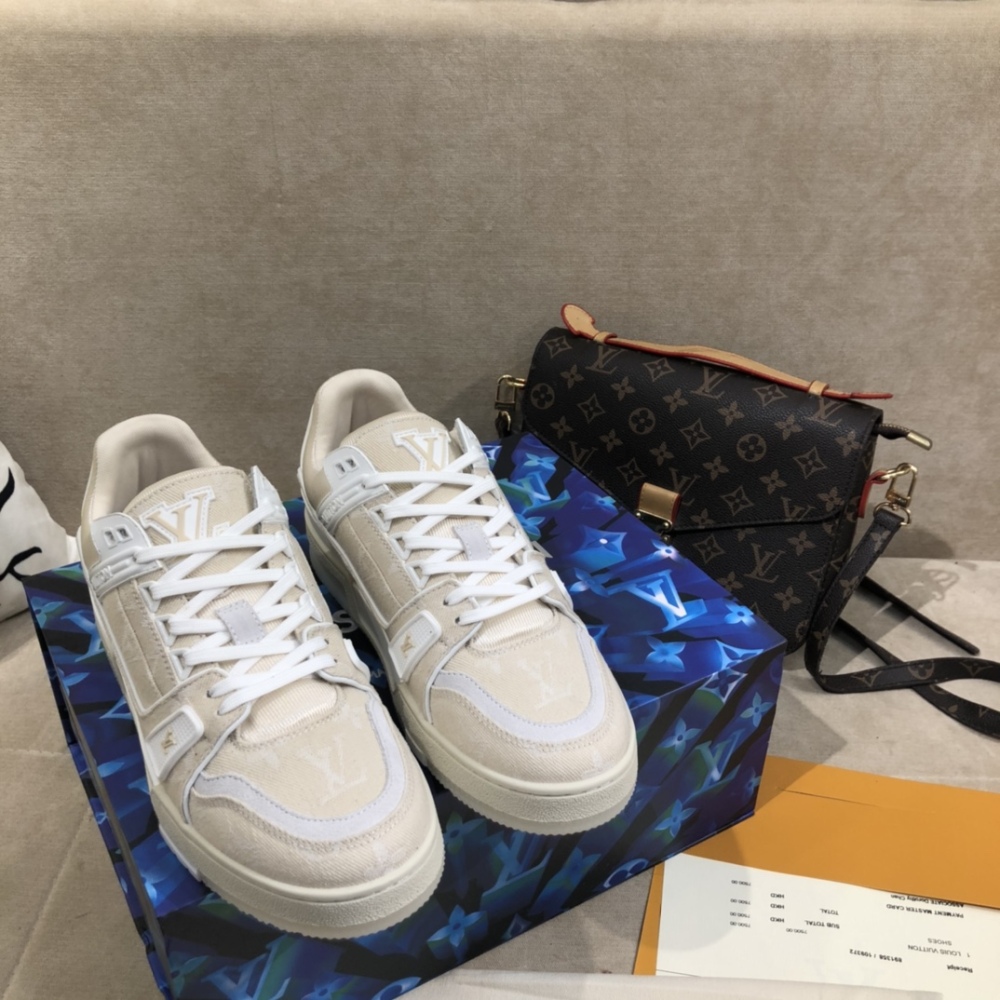 LV sneaker