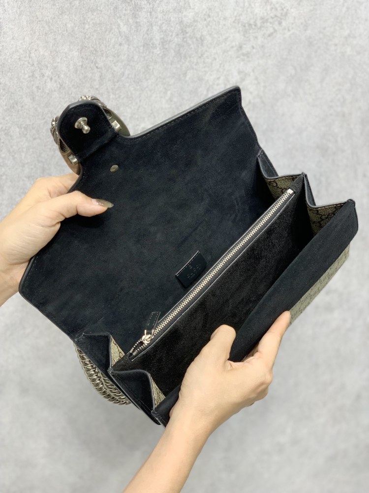 Gucci  size 28*18*9