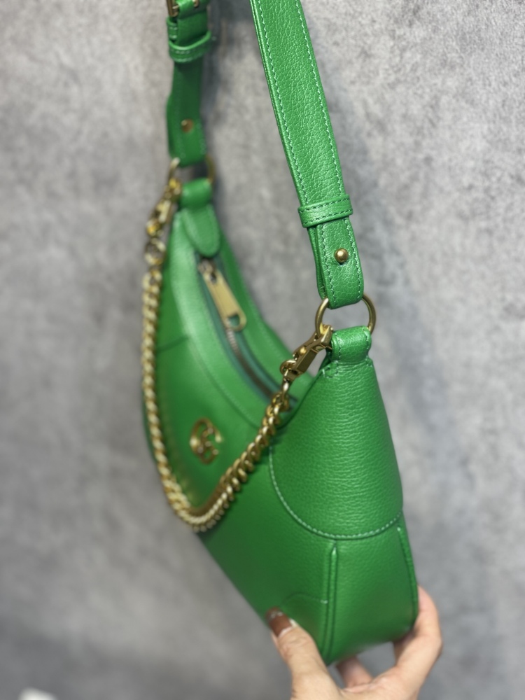 Gucci  size 25*19*7