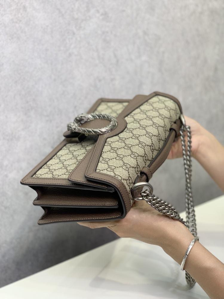 Gucci  size 28*17*9