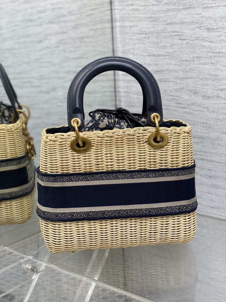 wicker Dior bucket size