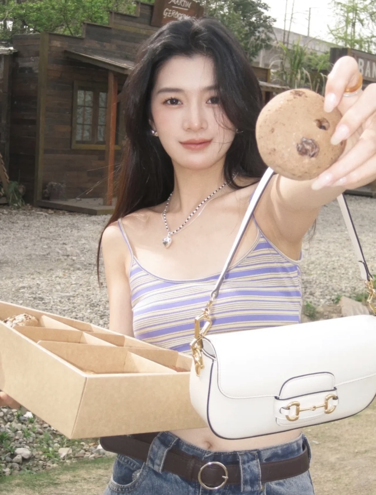 Gucci  size 20*13*6