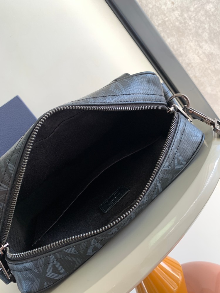 Dior manbag