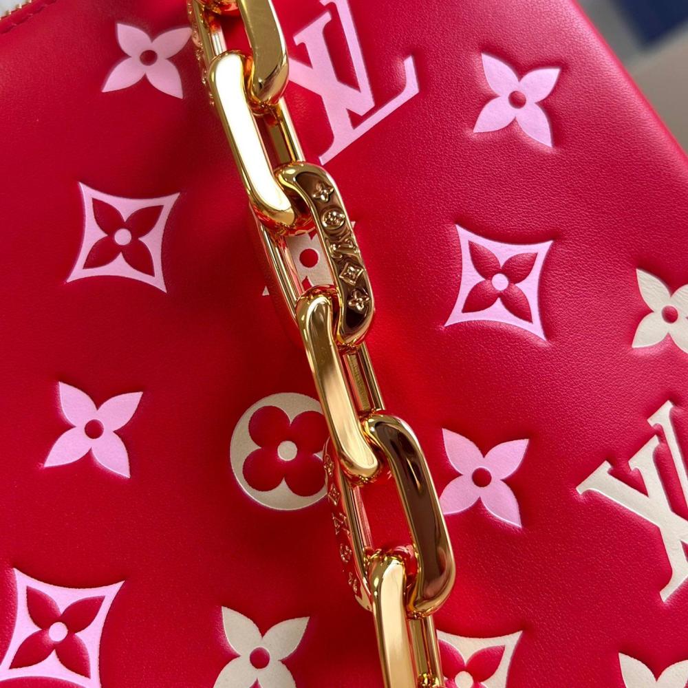 LV  Coussin M22397