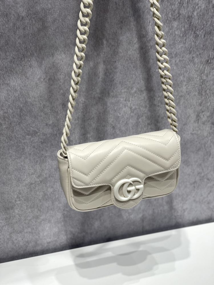 Gucci  size 16.5*5*10