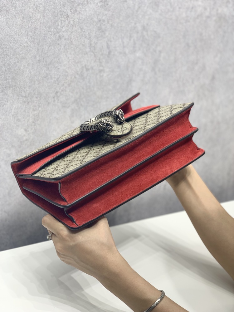 Gucci  size 28*18*9