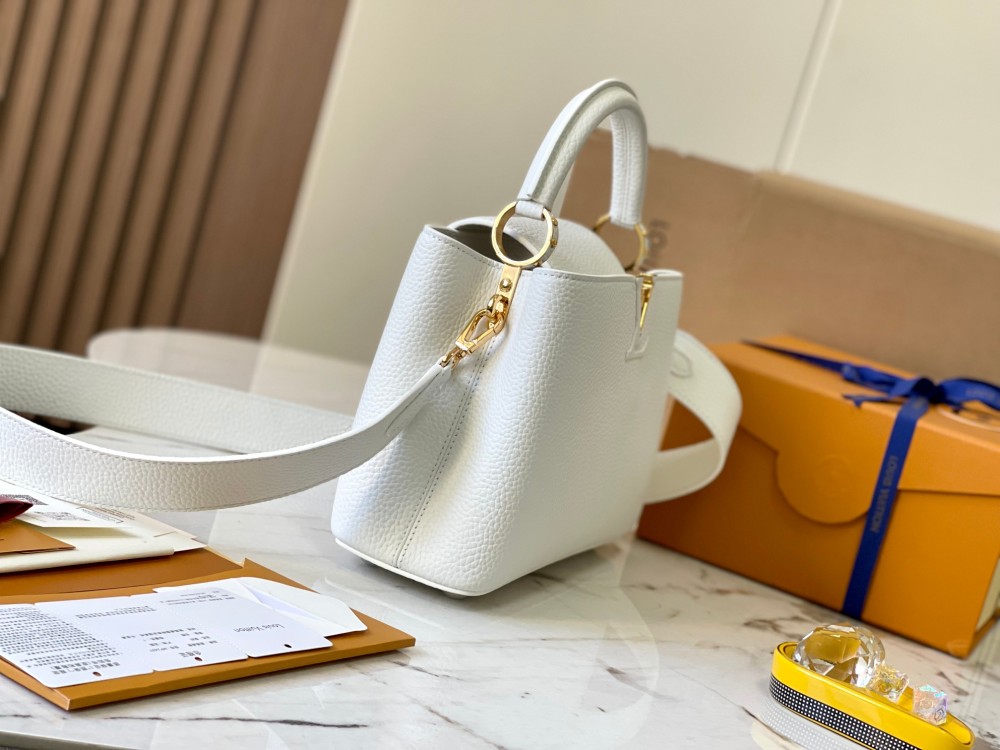 LV Capucines BB M59434 white