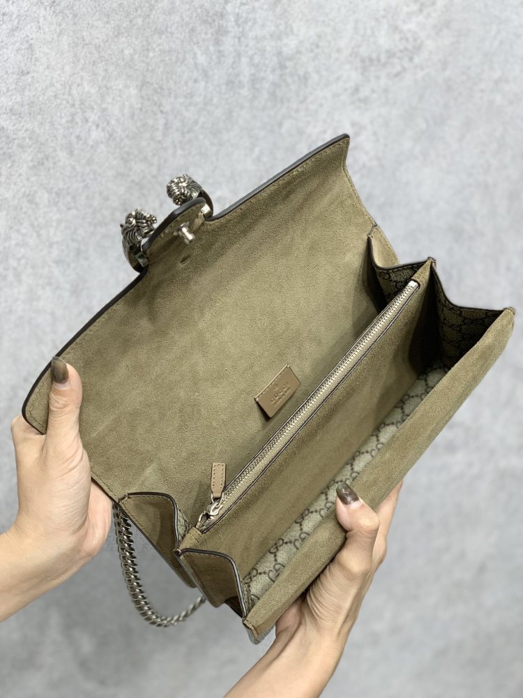 Gucci  size 28*18*9